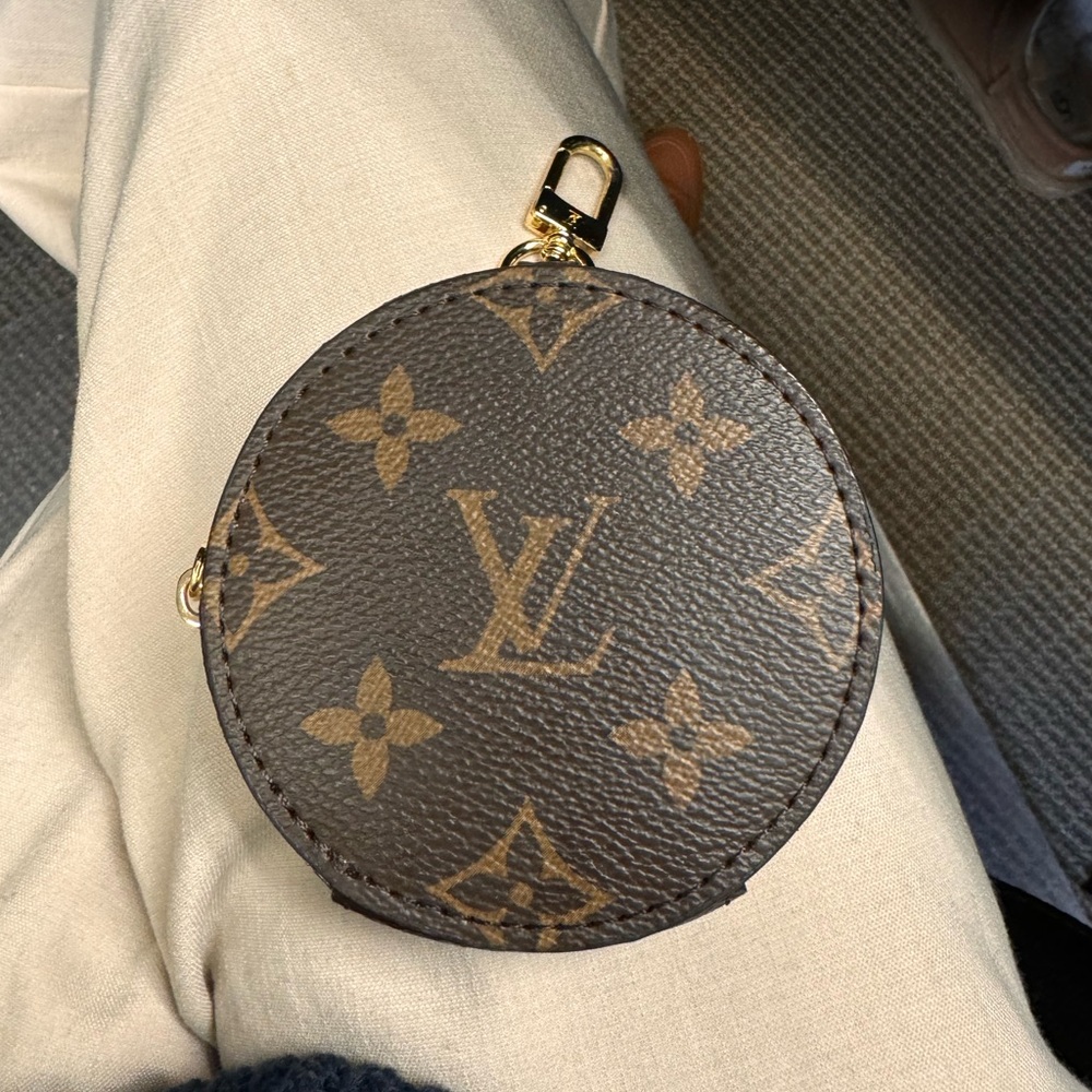 LOUIS VUITTON ROUND KEY/COIN POUCH